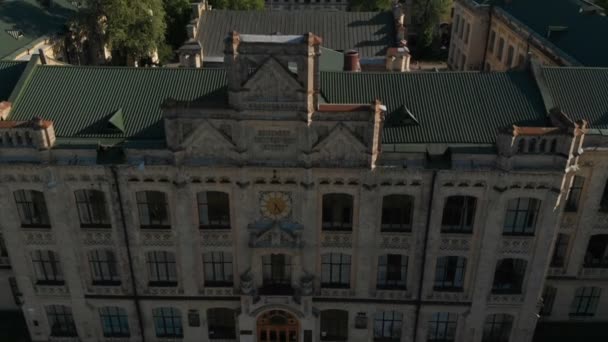 Aerial of a grand historic house of Kyiv Polytechnical Institute with a clock in summer — Stock Video