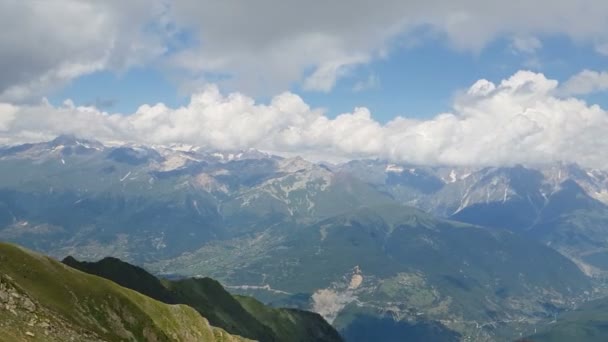 Hihetetlen panorámával a havas csúcsok a grúziai hegyek TimeLapse — Stock videók