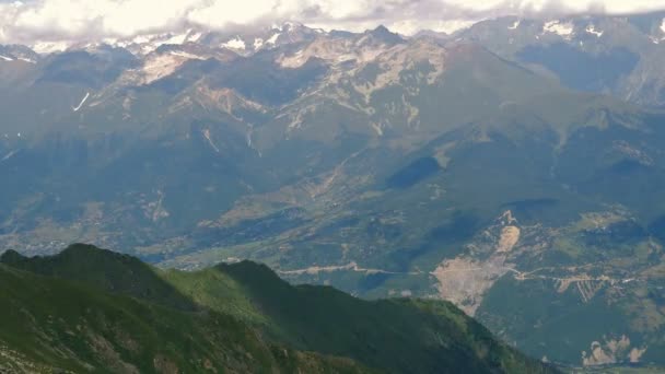 Picturesque panorama dari puncak bersalju dari Pegunungan Georgia - timelapse — Stok Video