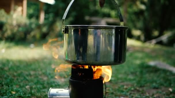 Dancing fire over a little stove with a pot in the Georgian Mountains in slo-mo — Stock Video