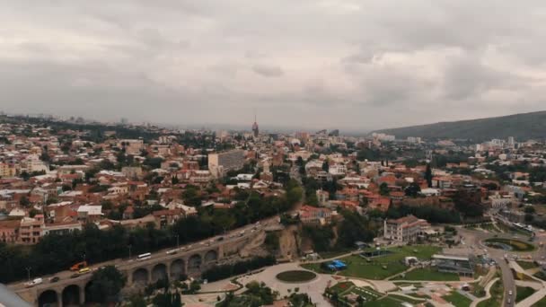 Cityscape van Gergia, Tbilisi-luchtfoto schot. — Stockvideo