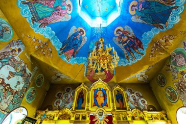 Chingisy Köyü, Novosibirsk Oblastı, Batı Sibirya, Rusya Federasyonu - 21 Temmuz 2018: Ortodoks Kilisesi Kutsal havarilerin Peter ve Paul. Tapınak duvarları boyama