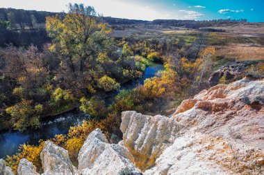 Tortul çıkışını Sipuniha ırmakları kadim Okyanus kayalar. Iskitim district, Novosibirsk bölgesi, Batı Sibirya, Rusya Federasyonu