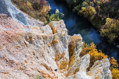 Tortul çıkışını Sipuniha ırmakları kadim Okyanus kayalar. Iskitim district, Novosibirsk bölgesi, Batı Sibirya, Rusya Federasyonu