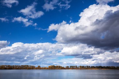 Sonbaharda soğuk nehirdir. Köy Shipunovo, Suzun bölge, Novosibirsk bölgesi, Batı Sibirya, Rusya Federasyonu