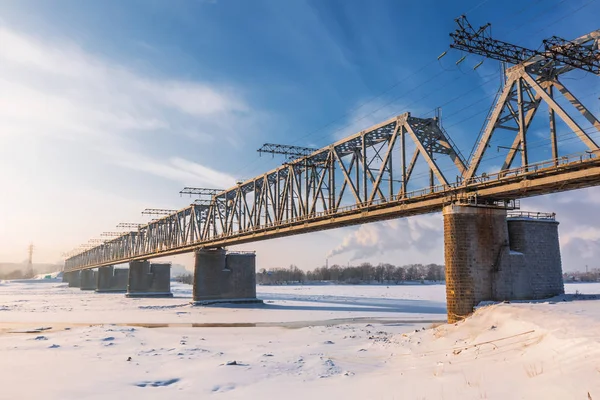 Novosibirsk Sibéria Ocidental Rússia Janeiro 2019 Ponte Ferroviária Cruzamento Curso — Fotografia de Stock