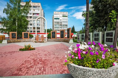 Berdsk, Novosibirsk bölgesi, Batı Sibirya, Rusya Federasyonu-Ağustos 10, 2018: askerler anıt yerel savaşlarda öldürdü