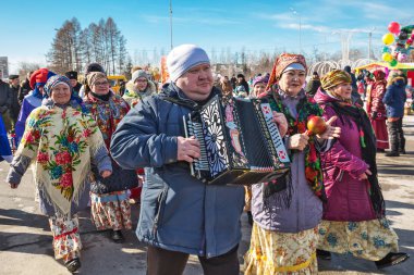 Maslenitsa tatil. Batı Sibirya