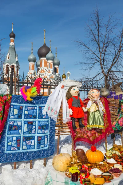 The holiday carnival, the food table. The Town Of Berdsk, Wester — Stock Photo, Image