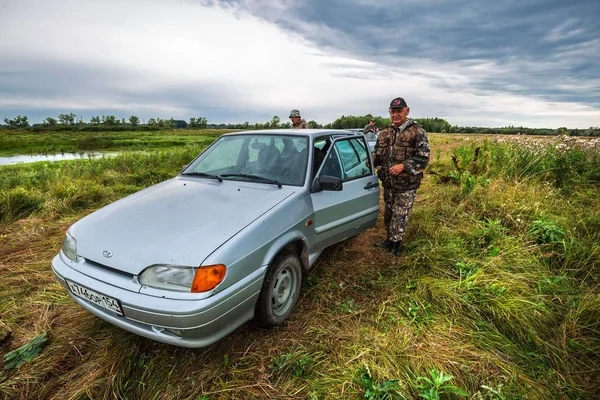Carros russos na natureza. Sibéria Ocidental — Fotografia de Stock