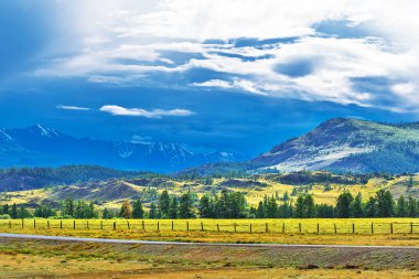 Yol, Kurai bozkır 'a gidiyor. dağ Altai