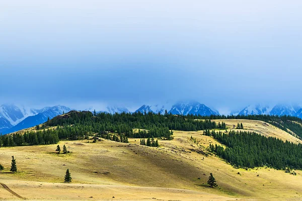 Kurai-Steppe und das Nord-Chuya-Gebirge. Bergaltai — Stockfoto