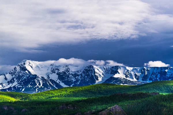 Het Noord-Chuyskiy-gebergte. Mountain Altai — Stockfoto