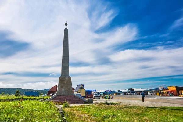 Stèle de l'Altaï rejoignant la Russie. Gorny Altaï, Russie — Photo