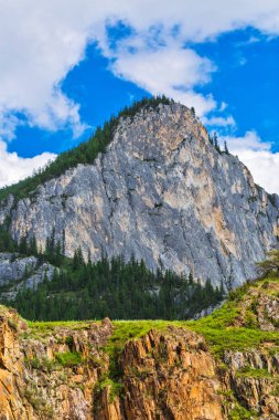 Rock Massif beyaz bom. dağ Altai