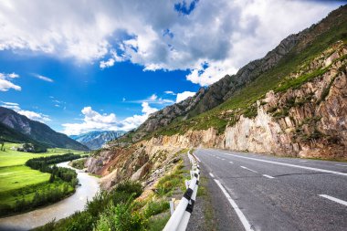 Chuysky yolu ve Chuya Nehri. Altay Cumhuriyeti, Rusya Federasyonu