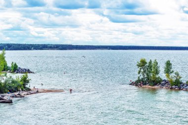 Ob denizinde dinlenin. Berdsk, Novosibirsk region, Rusya Federasyonu