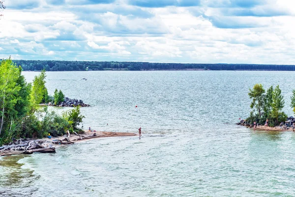 Ob denizinde dinlenin. Berdsk, Novosibirsk region, Rusya Federasyonu