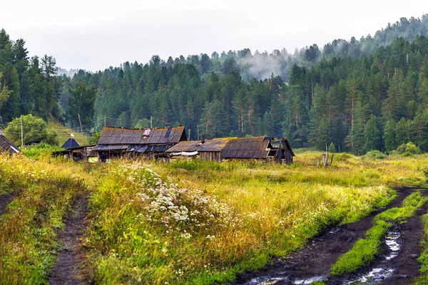 Altai dorp van Lower Kuum. Gorny Altai, Siberië, Rusland — Stockfoto