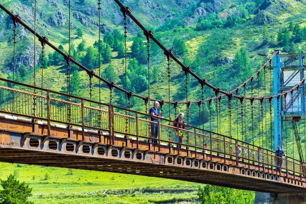 Ponte sul fiume Katun. Gorny Altai, Siberia, Russia — Foto Stock