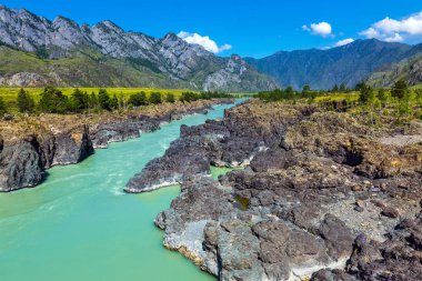 Hızlı katun nehri. Gorny Altay, Sibirya, Rusya Federasyonu