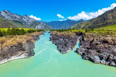 Hızlı katun nehri. Gorny Altay, Sibirya, Rusya Federasyonu