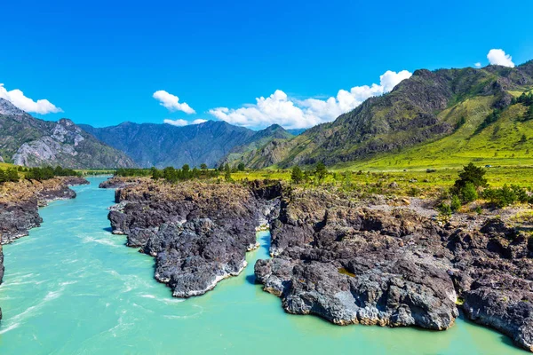 Hızlı katun nehri. Gorny Altay, Sibirya, Rusya Federasyonu