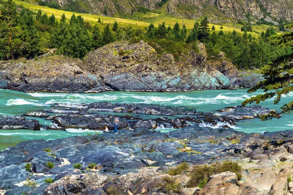 Еландинская пороги на реке Катунь. Горный Алтай, Сибирь — стоковое фото