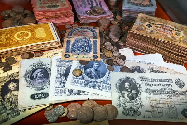 Vieilles pièces et billets de banque de la Russie tsariste — Photo