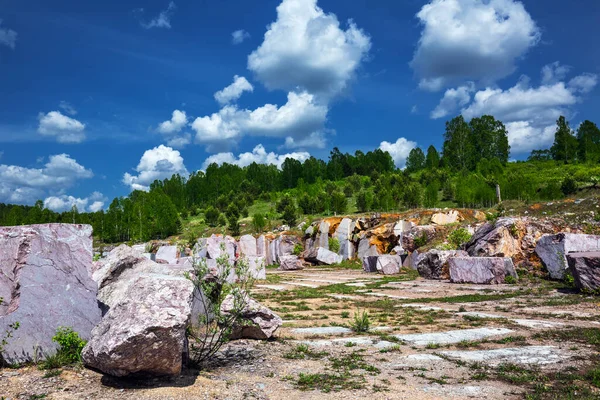 Stone Blocks Pink Marble Quarry Its Extraction Peteni Village Maslyaninsky — Stock Photo, Image