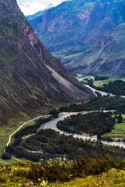 Chulyshman nehri vadisi. Rusya, Güney Sibirya, Altai Cumhuriyeti, Ulagansky Bölgesi