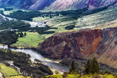 Chulyshman nehri vadisi. Rusya, Güney Sibirya, Altai Cumhuriyeti, Ulagansky Bölgesi