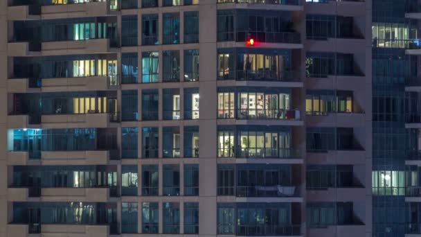 Glödande windows av skyskrapor på kvällen timelapse — Stockvideo