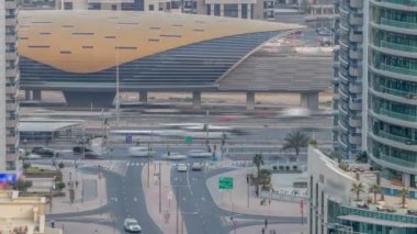 Dubai Yat Limanı kanalı'nın gece geçiş timelapse gününe güzel hava üstten görünüm