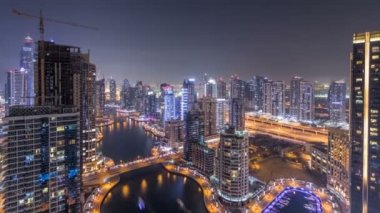 Dubai Yat limanı manzarası, gece timelapse üzerinde su kanalı.