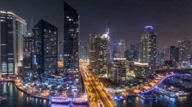 Dubai Yat limanı manzarası, gece timelapse üzerinde su kanalı.