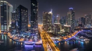 Dubai Yat limanı manzarası, gece timelapse üzerinde su kanalı.