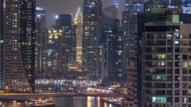 Dubai Yat limanı manzarası, gece timelapse üzerinde su kanalı.