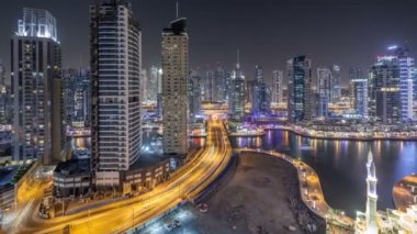 Dubai Yat limanı manzarası, gece timelapse üzerinde su kanalı.