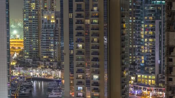 Canale d'acqua sullo skyline Dubai Marina di notte timelapse . — Video Stock