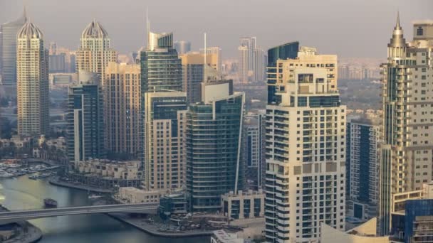 Дивно барвисті пристані Дубая під час заходу сонця timelapse — стокове відео
