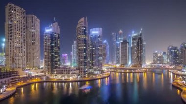 Dubai Yat limanı manzarası, gece timelapse üzerinde su kanalı.