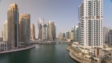 İnanılmaz renkli dubai marina manzarası günbatımı timelapse sırasında