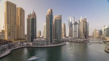 İnanılmaz renkli dubai marina manzarası günbatımı timelapse sırasında