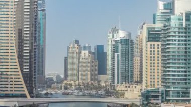 İnanılmaz renkli dubai marina manzarası günbatımı timelapse sırasında