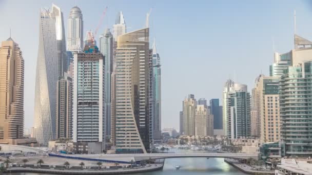 Úžasné barevné Panorama dubajského přístavu během západu slunce timelapse — Stock video