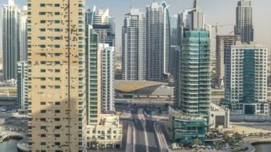 İnanılmaz renkli dubai marina manzarası günbatımı timelapse sırasında