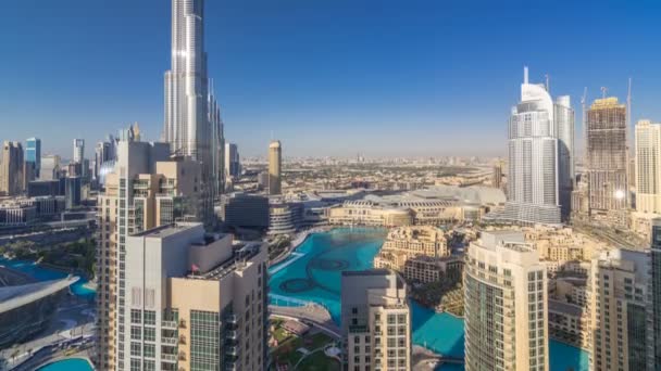 Dubai centro por la noche timelapse en la luz de la puesta del sol de color amarillo brillante — Vídeos de Stock