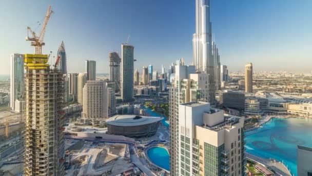 Dubaï centre-ville dans la soirée timelapse dans la lumière du coucher de soleil jaune vif — Video