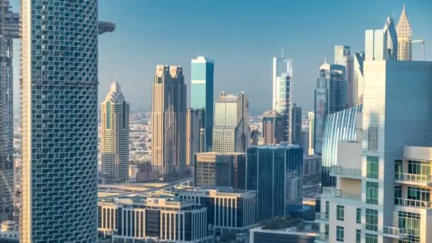 Dubai centro por la noche timelapse en la luz de la puesta del sol de color amarillo brillante — Vídeos de Stock